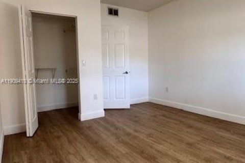 Condo in Tamarac, Florida, 2 bedrooms  № 1965150 - photo 14