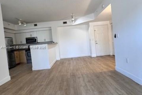 Condo in Tamarac, Florida, 2 bedrooms  № 1965150 - photo 4