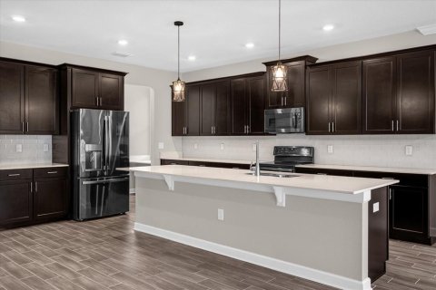 House in Winter Garden, Florida 4 bedrooms, 320.61 sq.m. № 1915746 - photo 10