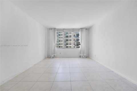 Купить кондоминиум в Майами-Бич, Флорида 2 спальни, 95.69м2, № 2012686 - фото 15