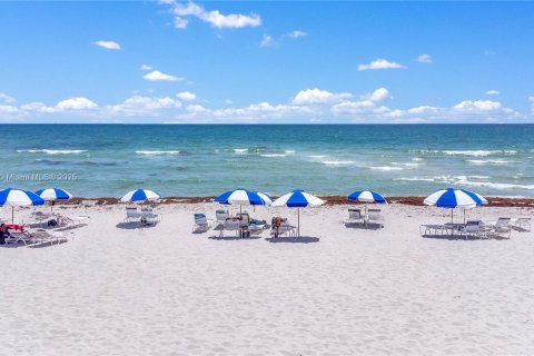 Купить кондоминиум в Майами-Бич, Флорида 2 спальни, 95.69м2, № 2012686 - фото 19