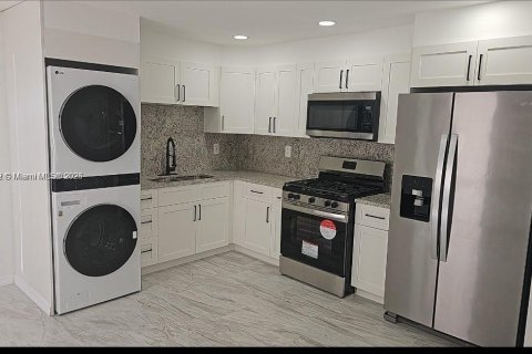 Снять в аренду виллу или дом в Сент-Луси, Флорида 3 спальни, 205.5м2, № 1948438 - фото 2