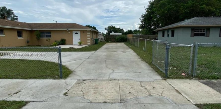 Дом в Сент-Луси, Флорида 3 спальни, 205.5м2 № 1948438