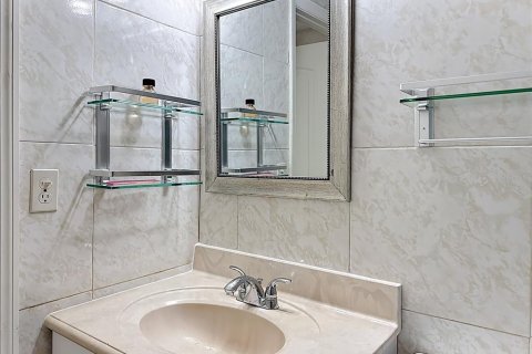 Condo in Gainesville, Florida, 2 bedrooms  № 1855610 - photo 18