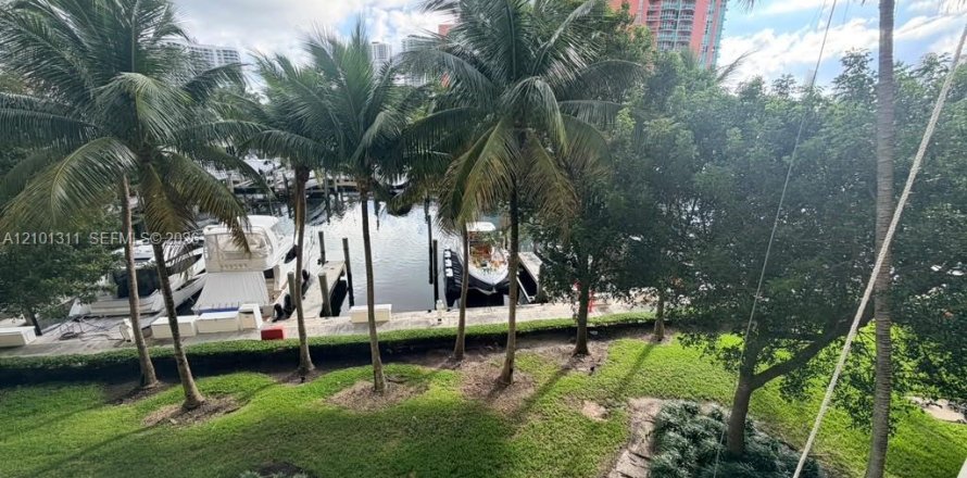 Condo à Aventura, Floride, 3 chambres  № 2401976