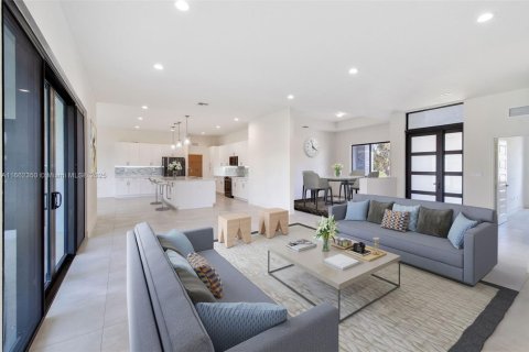 Купить виллу или дом в Хомстед, Флорида 5 спален, 289.86м2, № 2034473 - фото 7