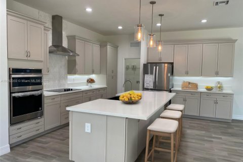 Купить виллу или дом в Хомстед, Флорида 5 спален, 289.86м2, № 2034473 - фото 2