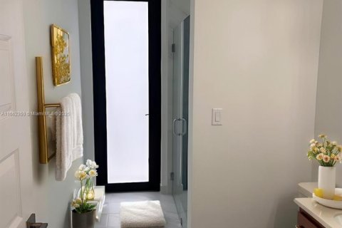 Купить виллу или дом в Хомстед, Флорида 5 спален, 289.86м2, № 2034473 - фото 12