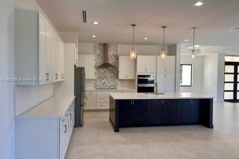 Купить виллу или дом в Хомстед, Флорида 5 спален, 289.86м2, № 2034473 - фото 4