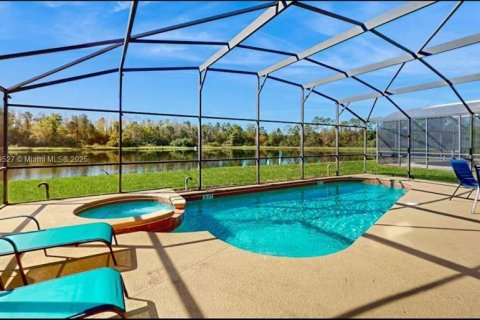 Casa en venta en Kissimmee, Florida, 7 dormitorios, 263.29 m2 № 2022454 - foto 3