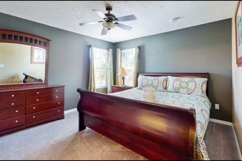 Casa en venta en Kissimmee, Florida, 7 dormitorios, 263.29 m2 № 2022454 - foto 6