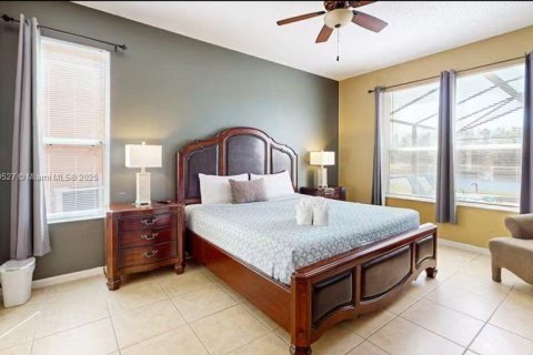 Casa en venta en Kissimmee, Florida, 7 dormitorios, 263.29 m2 № 2022454 - foto 15