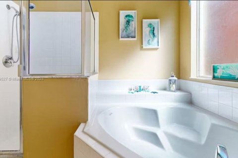 Casa en venta en Kissimmee, Florida, 7 dormitorios, 263.29 m2 № 2022454 - foto 17