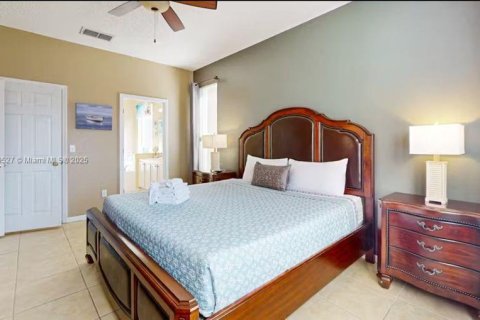 Casa en venta en Kissimmee, Florida, 7 dormitorios, 263.29 m2 № 2022454 - foto 16