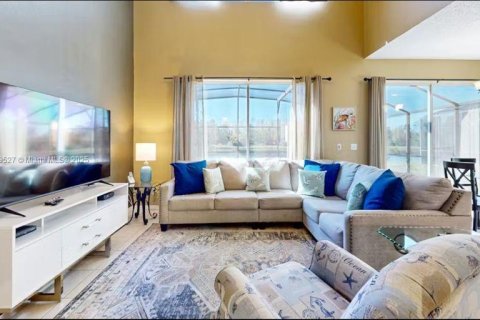 Casa en venta en Kissimmee, Florida, 7 dormitorios, 263.29 m2 № 2022454 - foto 18