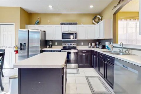 Casa en venta en Kissimmee, Florida, 7 dormitorios, 263.29 m2 № 2022454 - foto 28