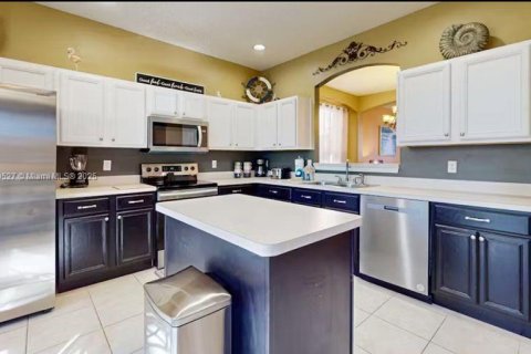 Casa en venta en Kissimmee, Florida, 7 dormitorios, 263.29 m2 № 2022454 - foto 27