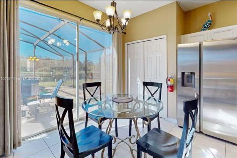 Casa en venta en Kissimmee, Florida, 7 dormitorios, 263.29 m2 № 2022454 - foto 24