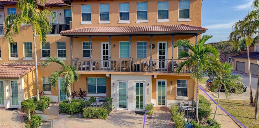 Condominio en Pembroke Pines, Florida, 2 dormitorios  № 2019942