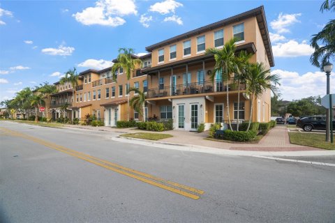 Condominio en venta en Pembroke Pines, Florida, 2 dormitorios, 96.62 m2 № 2019942 - foto 3