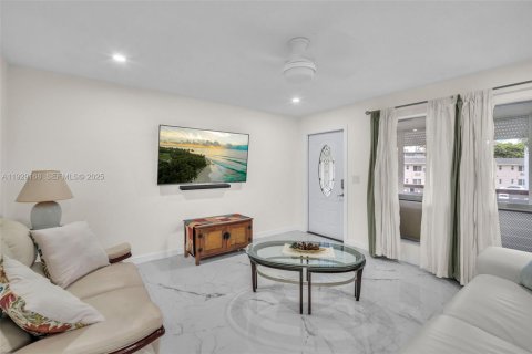 Купить кондоминиум в Холливуд, Флорида 2 спальни, 102.19м2, № 1987812 - фото 9