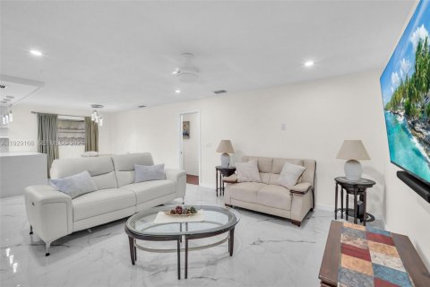 Купить кондоминиум в Холливуд, Флорида 2 спальни, 102.19м2, № 1987812 - фото 11
