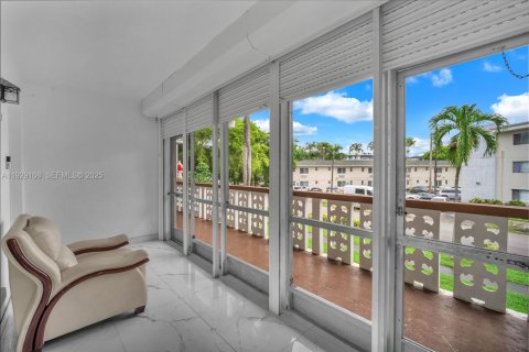 Купить кондоминиум в Холливуд, Флорида 2 спальни, 102.19м2, № 1987812 - фото 19