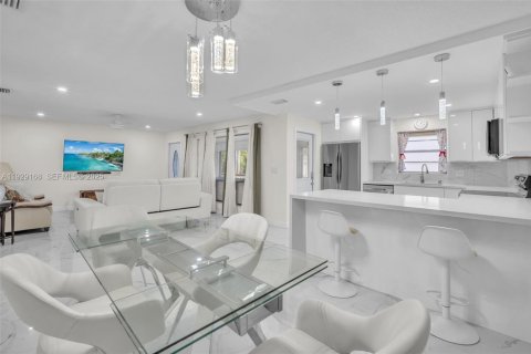 Купить кондоминиум в Холливуд, Флорида 2 спальни, 102.19м2, № 1987812 - фото 3