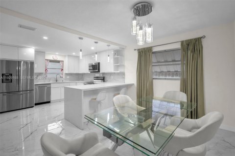 Купить кондоминиум в Холливуд, Флорида 2 спальни, 102.19м2, № 1987812 - фото 2