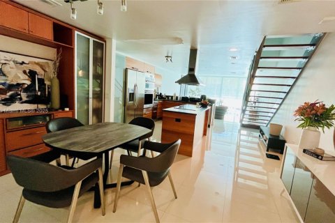 Condominio en venta en Aventura, Florida, 2 dormitorios, 154.5 m2 № 2022548 - foto 2