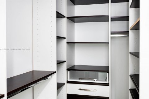 Condominio en venta en Aventura, Florida, 2 dormitorios, 154.5 m2 № 2022548 - foto 16