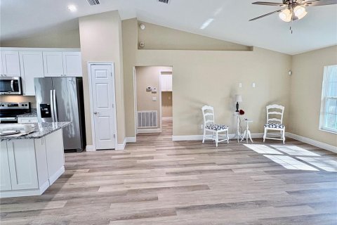 House in Summerfield, Florida 3 bedrooms, 133.13 sq.m. № 1416842 - photo 12
