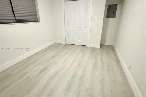 House in Dania Beach, Florida 3 bedrooms, 118.17 sq.m. № 1711791 - photo 17