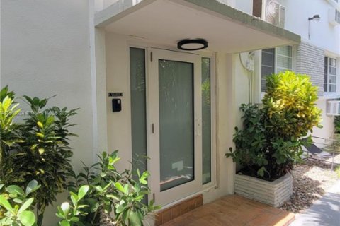 Apartment in Miami Beach, Florida 43.2 sq.m. № 1955968 - photo 11