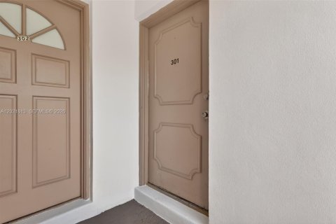Copropriété à louer à Bay Harbor Islands, Floride: 2 chambres, 86.31 m2 № 2256958 - photo 29