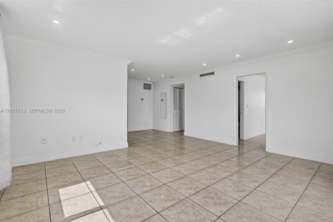 Copropriété à louer à Bay Harbor Islands, Floride: 2 chambres, 86.31 m2 № 2256958 - photo 4