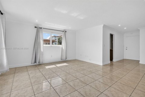 Copropriété à louer à Bay Harbor Islands, Floride: 2 chambres, 86.31 m2 № 2256958 - photo 3