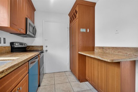 Copropriété à louer à Bay Harbor Islands, Floride: 2 chambres, 86.31 m2 № 2256958 - photo 10