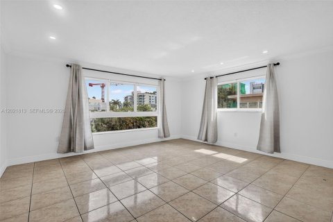Copropriété à louer à Bay Harbor Islands, Floride: 2 chambres, 86.31 m2 № 2256958 - photo 2