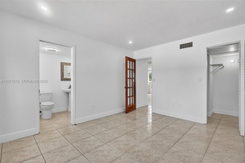 Copropriété à louer à Bay Harbor Islands, Floride: 2 chambres, 86.31 m2 № 2256958 - photo 14