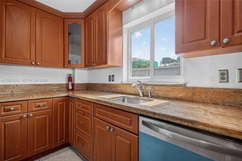 Copropriété à louer à Bay Harbor Islands, Floride: 2 chambres, 86.31 m2 № 2256958 - photo 8