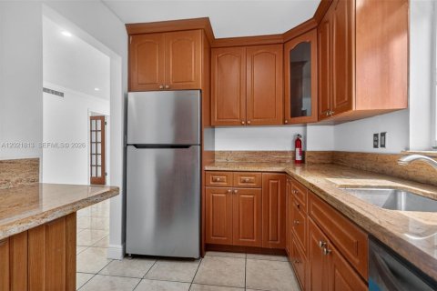 Copropriété à louer à Bay Harbor Islands, Floride: 2 chambres, 86.31 m2 № 2256958 - photo 7