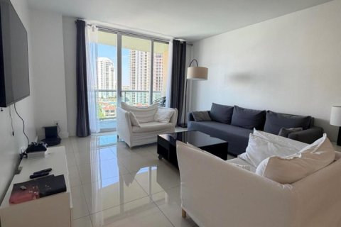 Condominio en alquiler en Sunny Isles Beach, Florida, 1 dormitorio, 92.9 m2 № 2171395 - foto 14