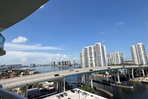 Condominio en alquiler en Sunny Isles Beach, Florida, 1 dormitorio, 92.9 m2 № 2171395 - foto 16