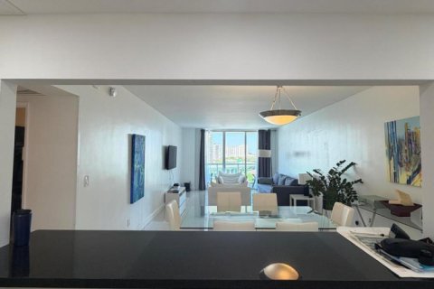 Condominio en alquiler en Sunny Isles Beach, Florida, 1 dormitorio, 92.9 m2 № 2171395 - foto 4