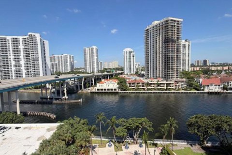 Condominio en Sunny Isles Beach, Florida, 1 dormitorio  № 2171395