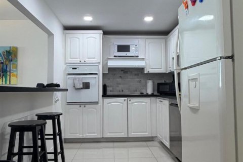 Condominio en alquiler en Sunny Isles Beach, Florida, 1 dormitorio, 92.9 m2 № 2171395 - foto 2
