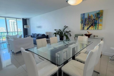 Condominio en alquiler en Sunny Isles Beach, Florida, 1 dormitorio, 92.9 m2 № 2171395 - foto 11