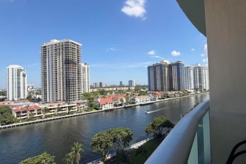 Condominio en alquiler en Sunny Isles Beach, Florida, 1 dormitorio, 92.9 m2 № 2171395 - foto 10