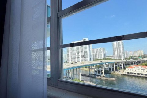 Condominio en alquiler en Sunny Isles Beach, Florida, 1 dormitorio, 92.9 m2 № 2171395 - foto 28